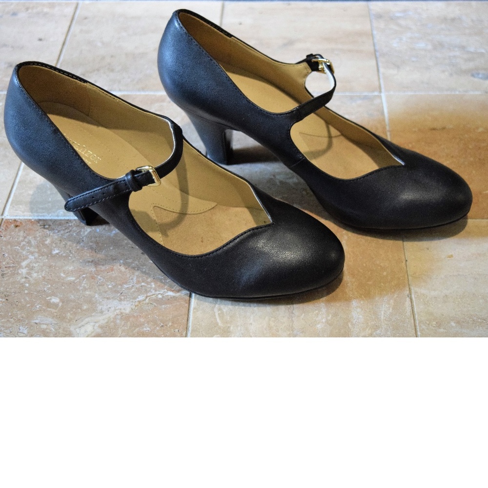 Comfortable Naturalizer Mary Jane Heels